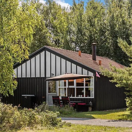 M174-vaeggerlose-botolundvej-183 * Bøtø By